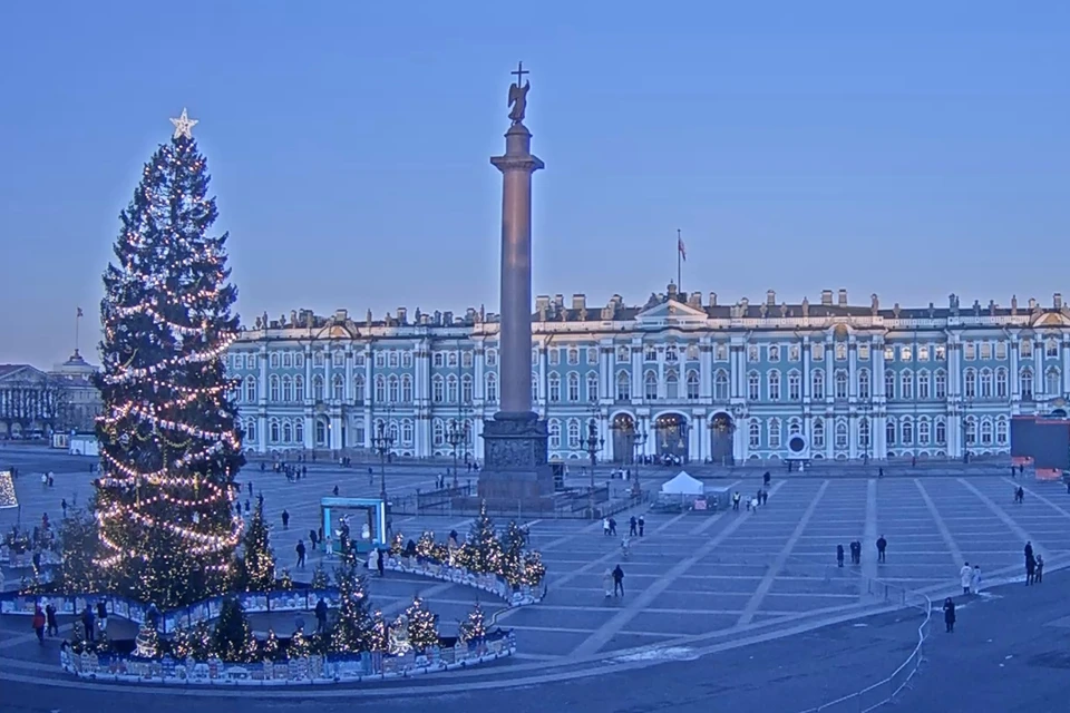 На Дворцовой все под контролем. Фото: geocam.ru/online/palace-square