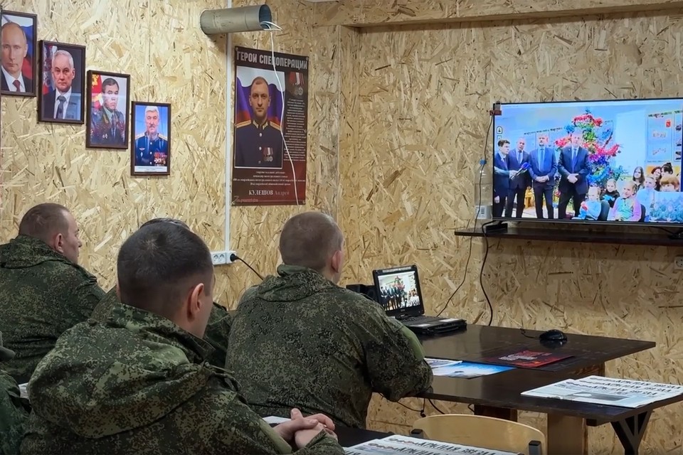 Новогодний телемост в зону спецоперации перекинули из Брянской области