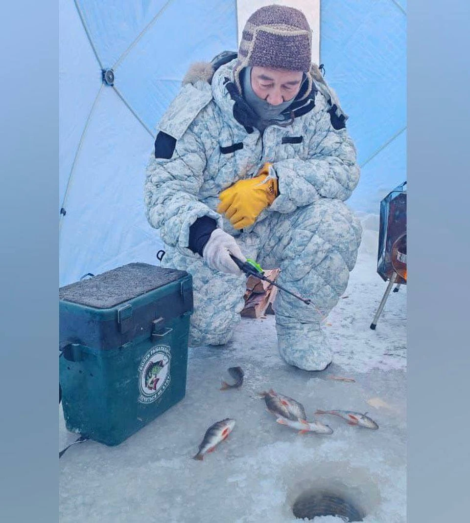 Глава Якутии поделился фотографиями с зимней рыбалки в своем телеграм-канале.