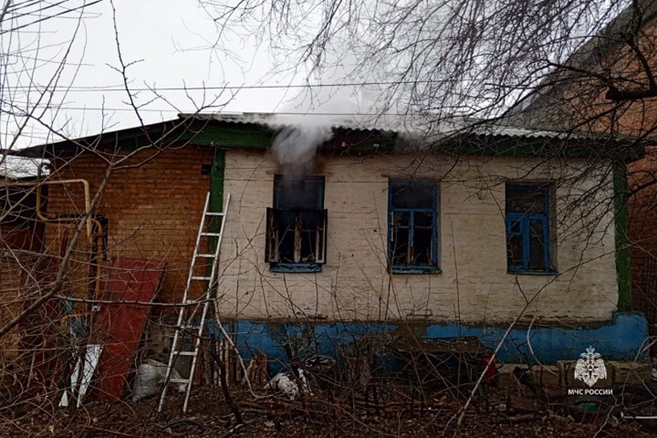 Огнем было охвачено 40 кв. метров. Фото: пресс-служба ГУ МЧС России по Ростовской области