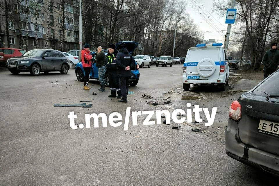 Машина полиции попала в ДТП с участием трех автомобилей в Рязани.