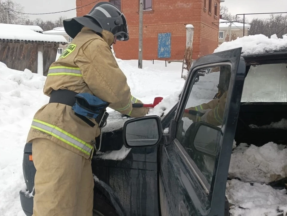 В регионе потушили горящий автомобиль. Фото: ГКУ СО Центр по делам ГО, ПБ и ЧС