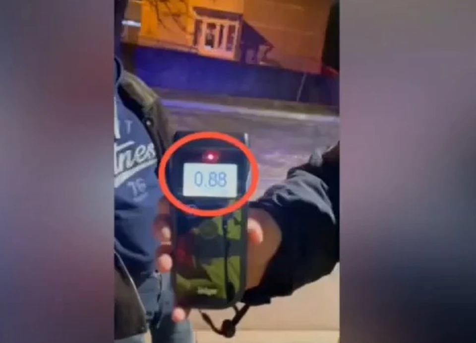 Тест на алкоголь показал концентрацию спирта в 0,88 мг/л. Фото: скрин с видео
