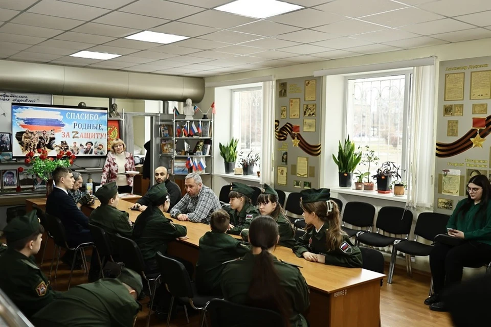 Ветераны СВО встретились со школьниками в Ждановке ДНР. Фото: Защитники Отечества в ДНР