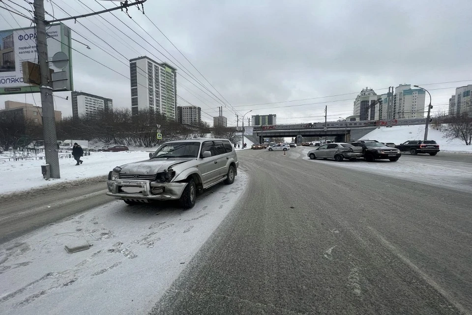 Годовалая девочка пострадала в массовом ДТП в Новосибирске. Фото: ГАИ Новосибирска.