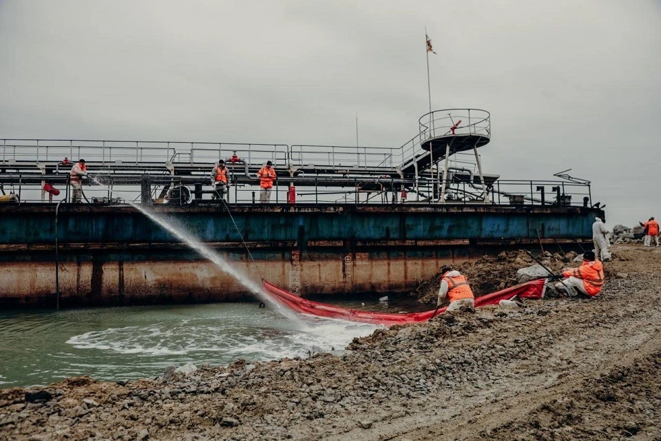 На месте крушения продолжают работать водолазы. Фото: Морспасслужба