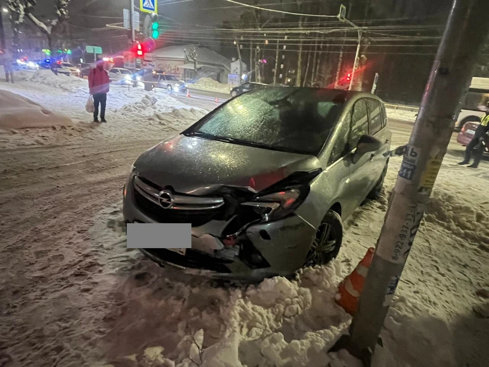 Авария произошла на улице Щорса. Фото: Госавтоинспекция Кировской области