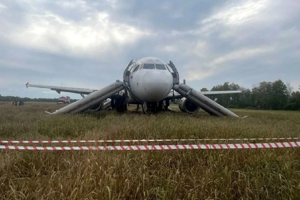 Под Новосибирском завершили демонтаж деталей Аэробуса, севшего в поле