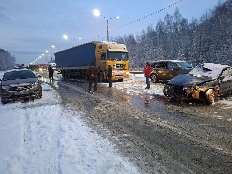 20-летнего пассажира автомобиля Mitsubishi госпитализировали в больницу после ДТП в Заокском районе