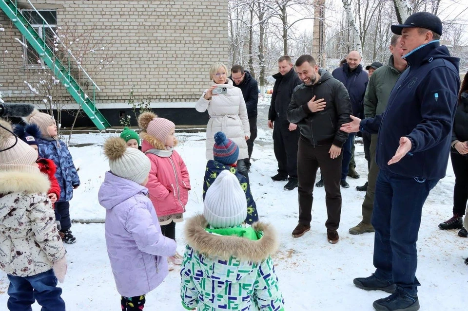 Пушилин и Лимаренко побывали в Шахтерском детском саду №3. Фото: ТГ/Солнцев