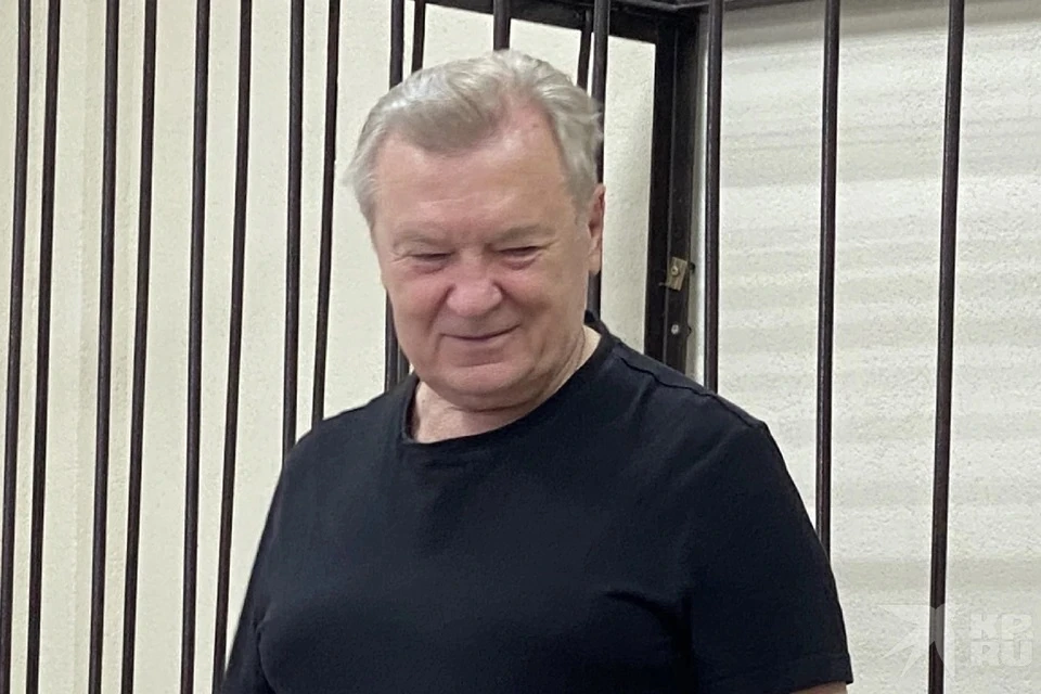 На допрос Арцыбашева в Рязань привезли прямо из колонии. Фото от 9 августа 2024 года перед последним словом. Тогда экс-чиновника приговорили к условному сроку, который позже заменили реальным.