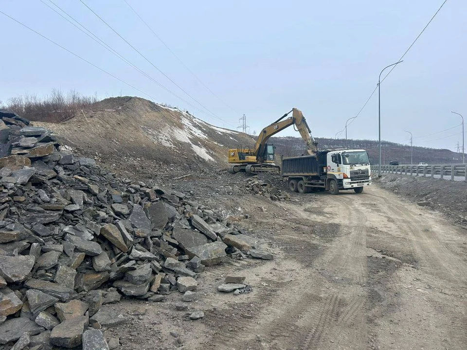 Сдать новую транспортную развязку и дорогу подрядчик планирует в конце текущего года. Фото: администрация Владивостока