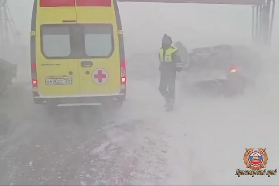 В Норильске низовая метель стала причиной аварии. Фото: ГАИ