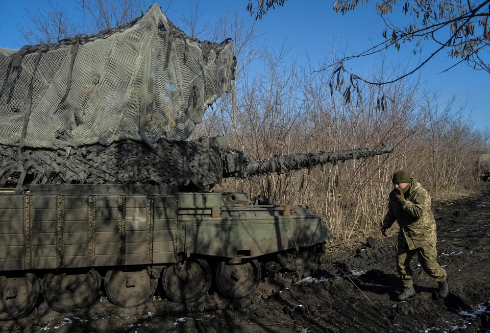 Украинские боевики привязали сослуживца к дереву над окопами на передовой и оставили умирать