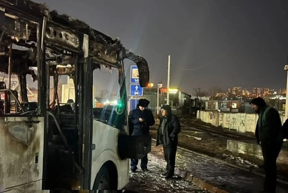 Автобус полностью выгорел изнутри. Фото: принтскрин видео прокуратуры Приморского края.