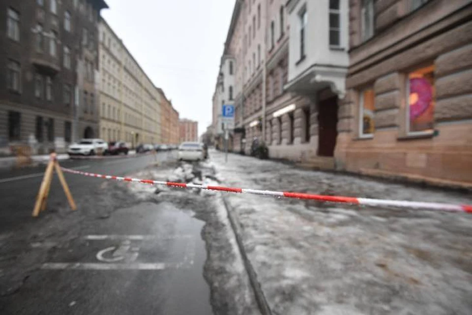 В Ростове коммунальщики всю ночь боролись с гололедом