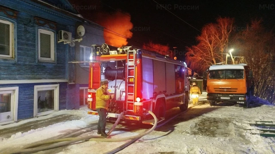 Пожар удалось локализовать в 01:33.