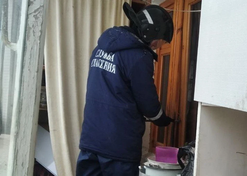 Ульяновские спасатели помогли застрявшей между стеной и кроватью бабушке | ФОТО: телеграм-канал Управления гражданской защиты Ульяновска