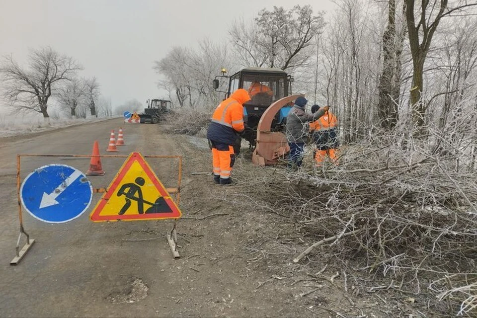 Дороги в Каланчакском округе убрали от мусора и кустов. Фото: министерство транспорта и развития транспортной инфраструктуры Херсонской области