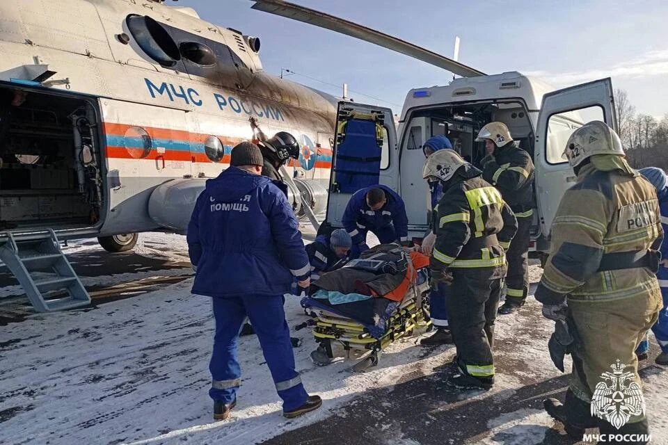 Вертолет МЧС на санитарном задании. Фото: МЧС Тверской области.