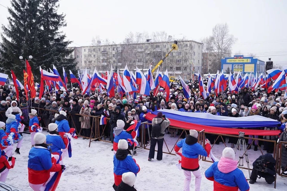 Более пяти тысяч человек приняли участие в митинге-концерте в честь присвоения Ленинску-Кузнецкому звания «Город трудовой доблести»