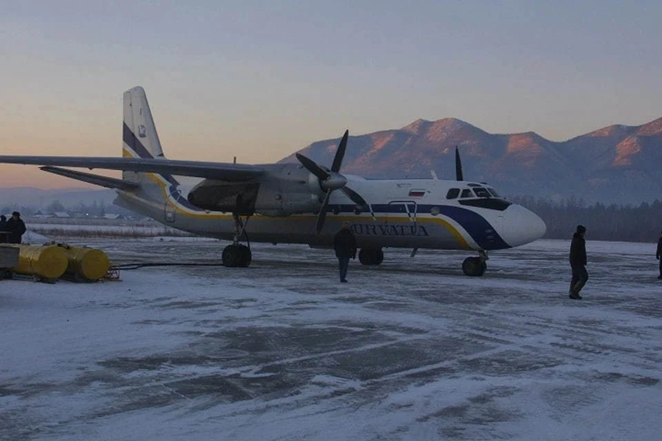 В аэропорту Якутска приземлился самолёт Ан-24 с неисправным шасси