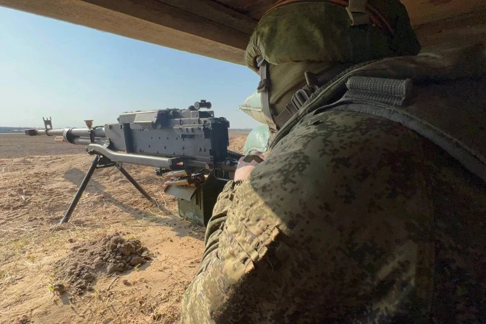 Российские военные контролируют свою территорию и ведут разведку за противником