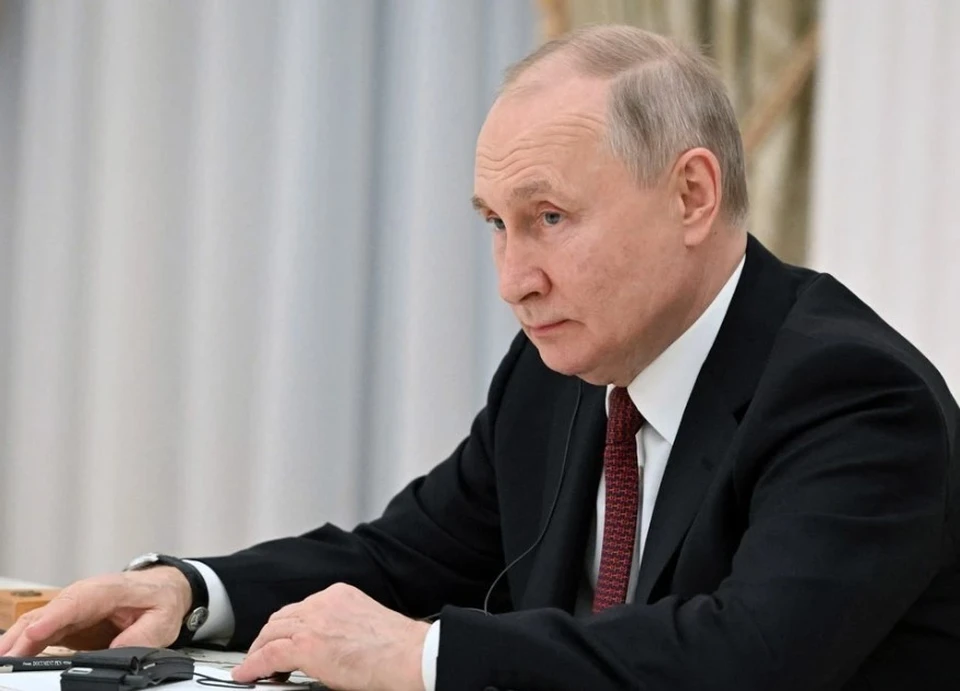 Путин поблагодарил главного раввина РФ Лазара за участие в жизни общества