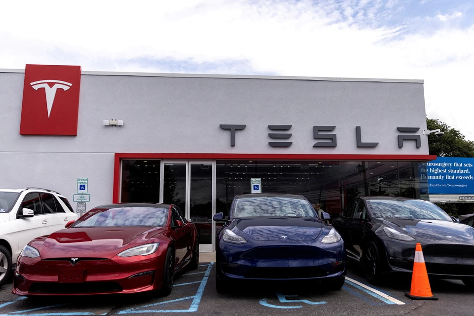 Tesla отзывает свыше 376 тысяч машин из-за проблем с усилителем руля