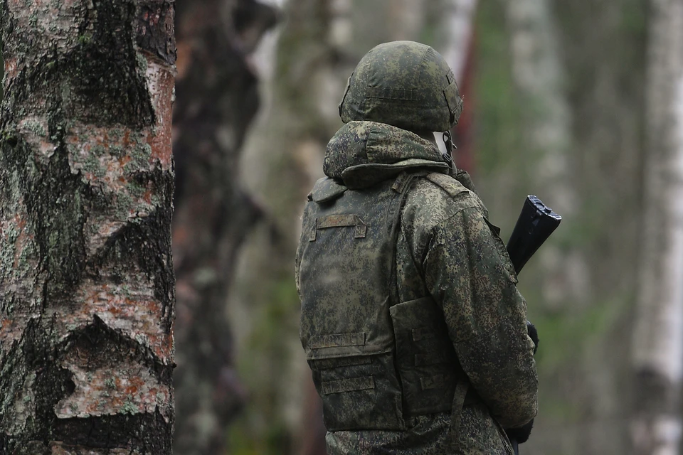 Раненый боец 10 часов полз в поле под ударами дронов, чтобы выжить ради дочери