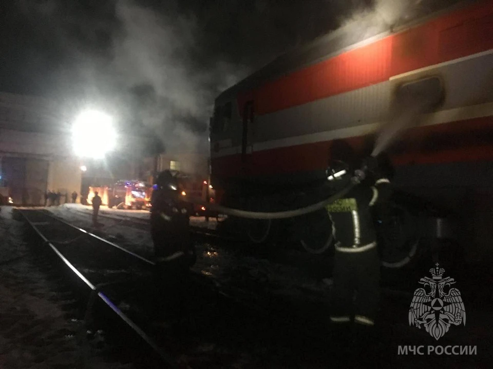 Огонь повредил воздушные фильтры крыши локомотива на площади в 20 квадратных метров.