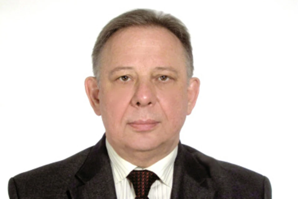 Михаил Сорокин родился в Комсомольске-на-Амуре в 1961 году.