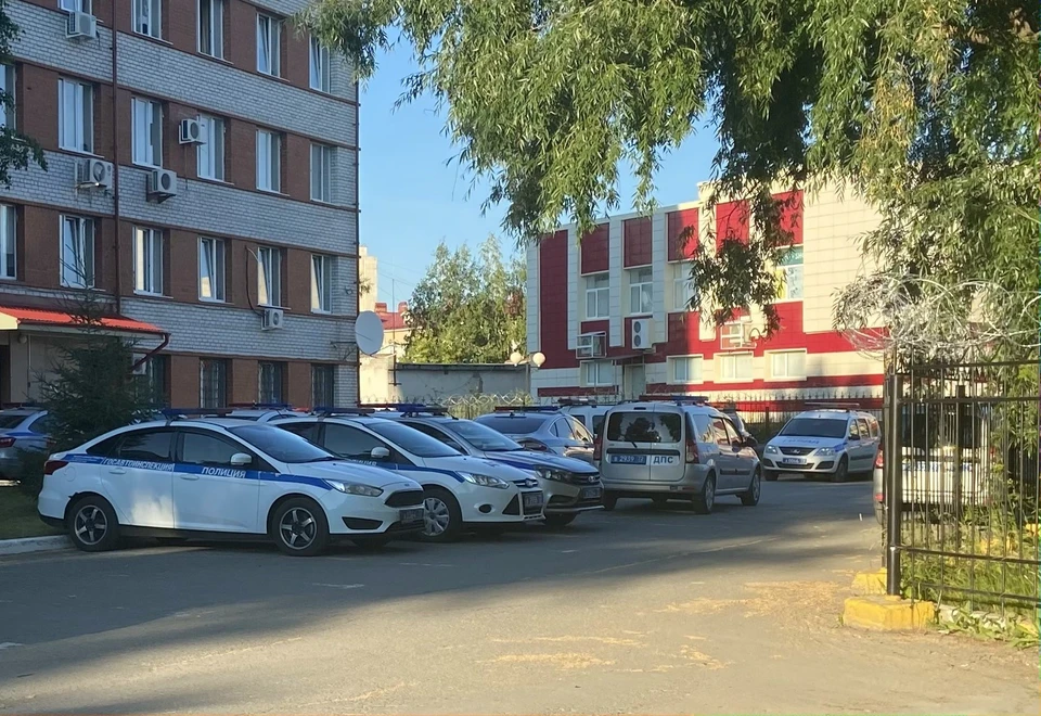 В Тюмени у Червишевского тракта заметили скопление полицейских.
