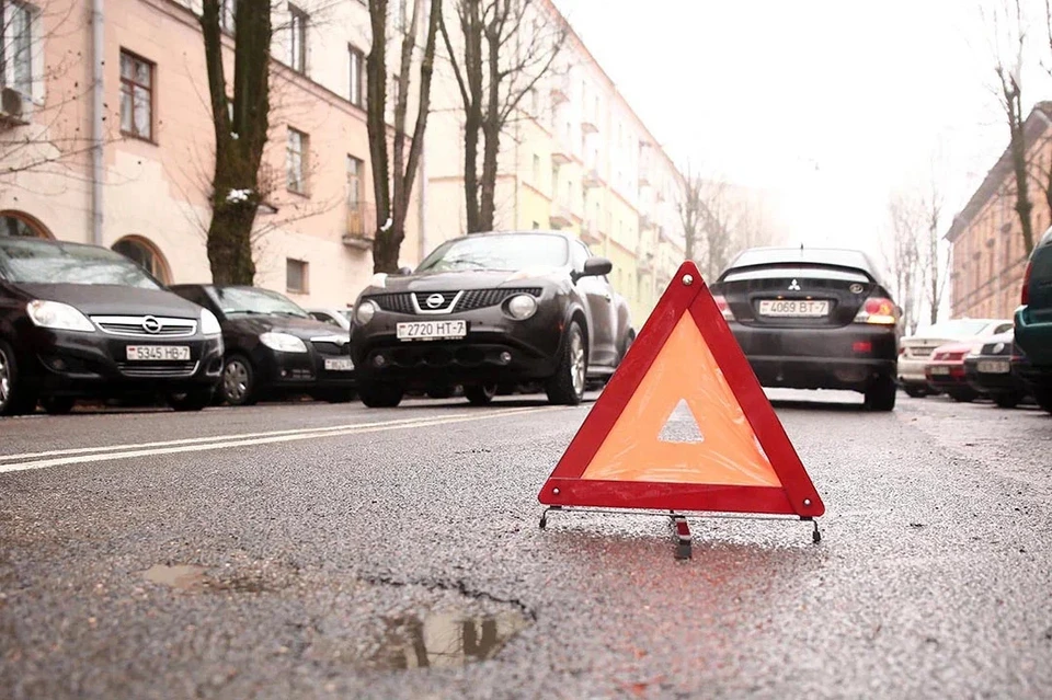 Водитель авто насмерть переехал лежавшего на проезжей части мужчину в Лидском районе. Снимок носит иллюстративный характер.