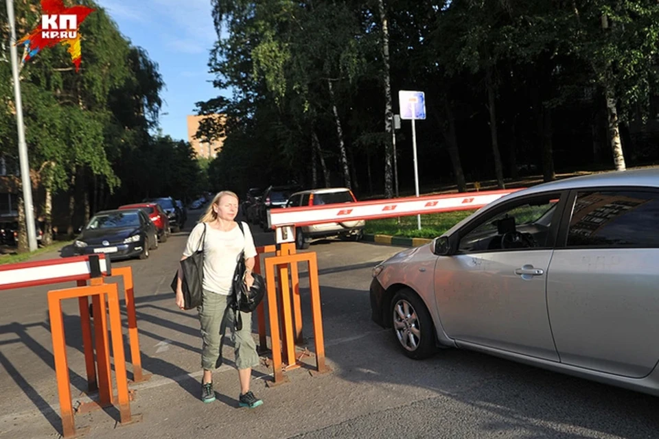 Власти Минска объяснили возможность установки шлагбаума при въезде во двор. Снимок носит иллюстративный характер.