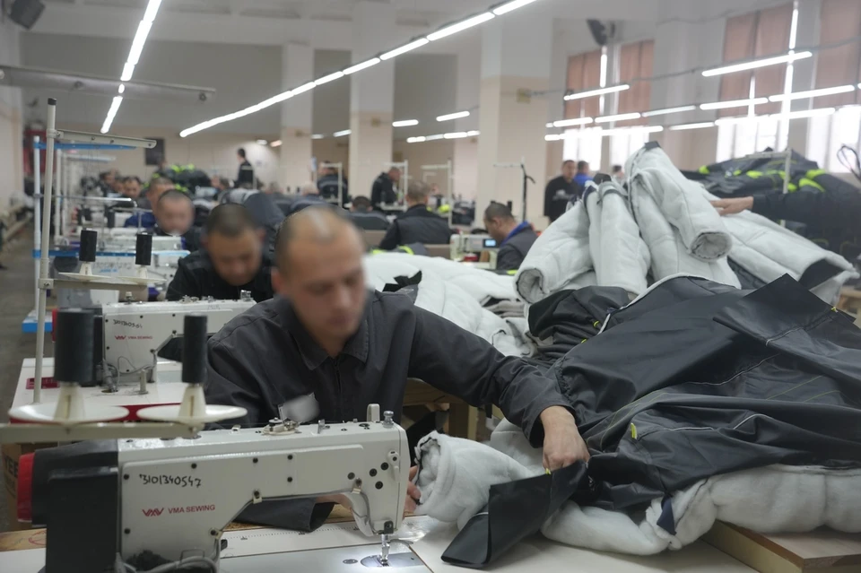 В ИК-2 города Новоульяновска осужденные шьют спецодежду. Фото архив КП