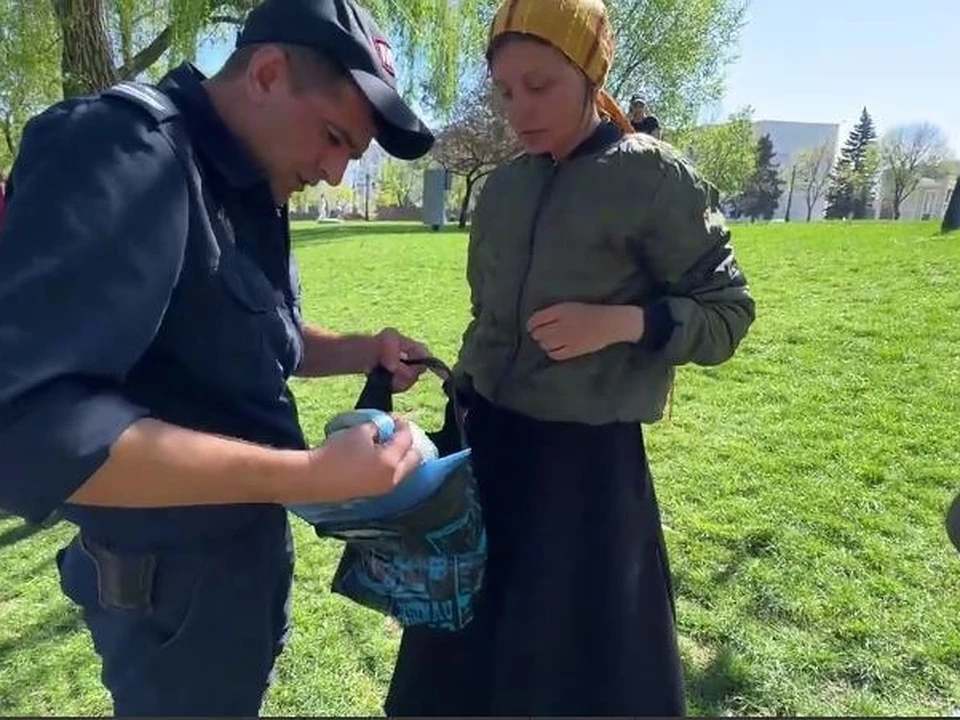 Женщину задержали прямо в парке родители одного из детей. Фото:соцсети
