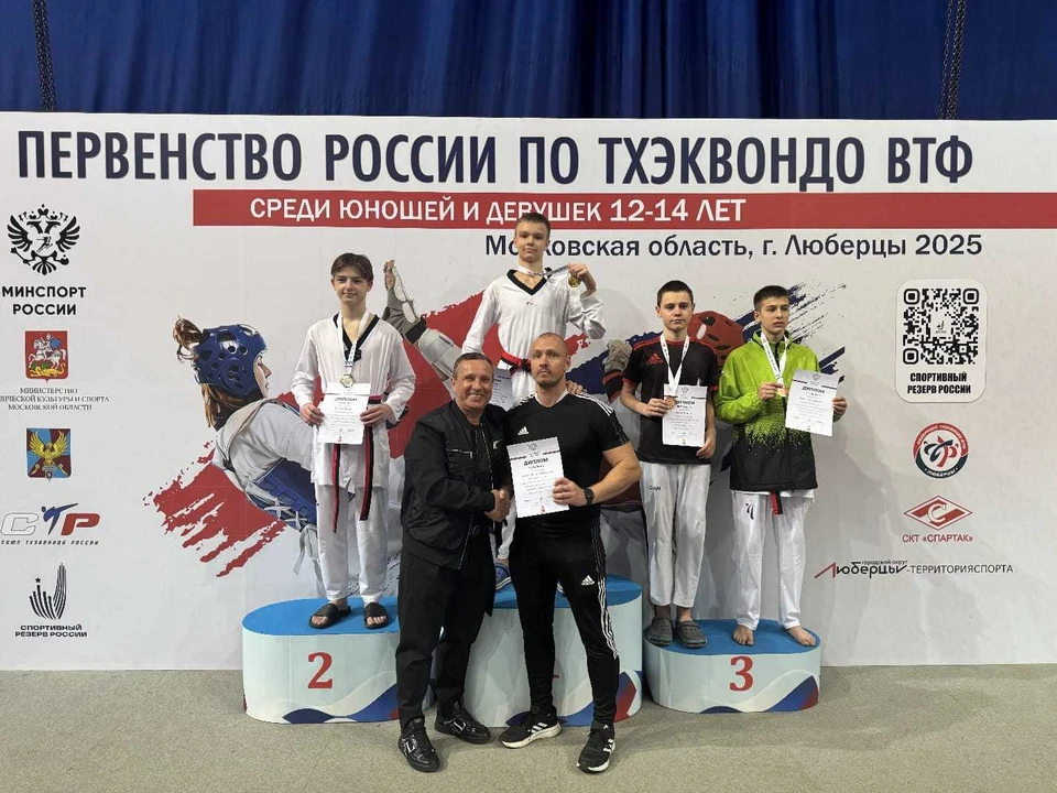 Матвей Кузнецов на верхней ступени пьедестала.