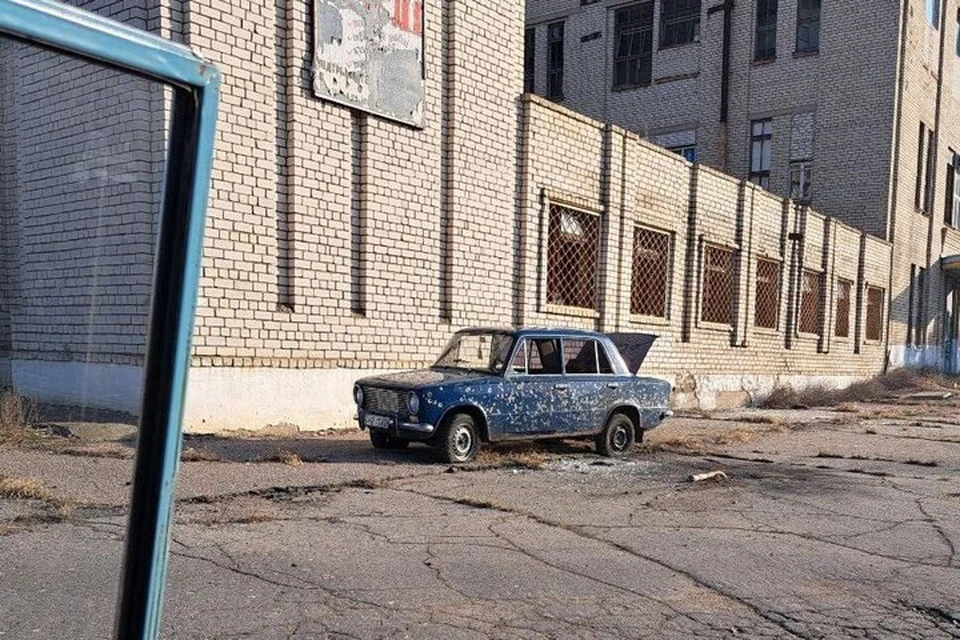 Две машины повредили ВСУ при атаке Новой Каховки. Фото: тг-канал Виталия Гуры