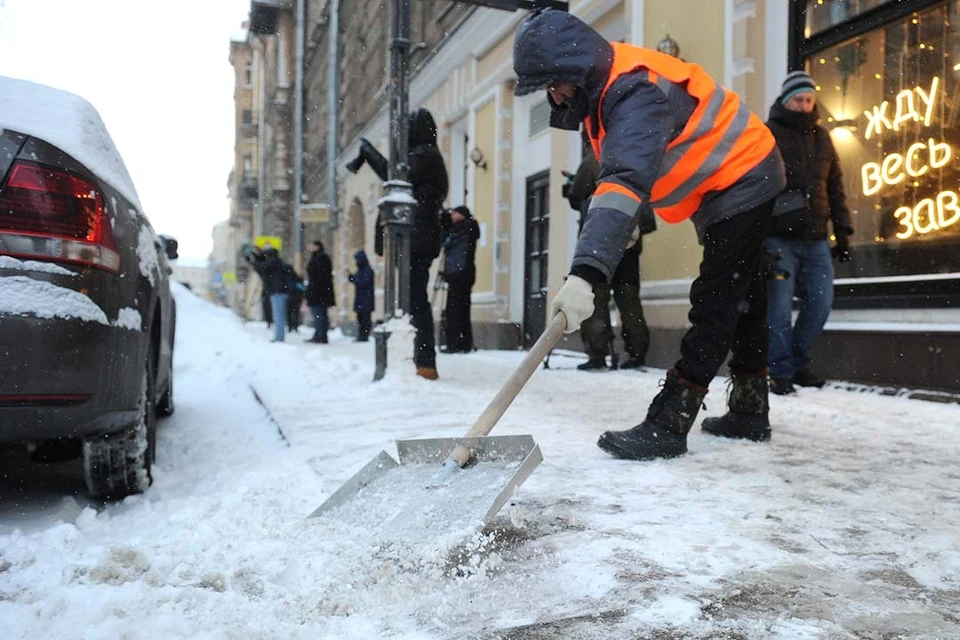 За труд дворники будут получать на 30 процентов больше.