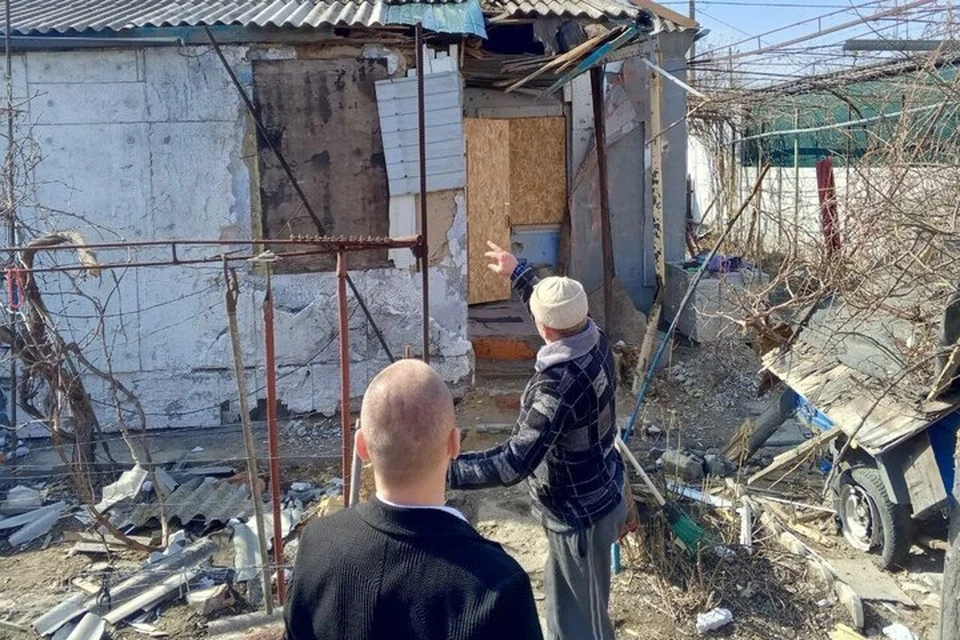 Жителям Каховки бесплатно выдают ОСБ-плиты. Фото: тг-канал Павла Филипчука