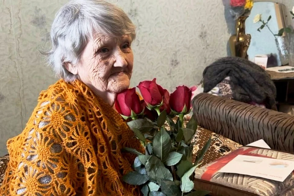 В Хабаровске поздравили ветерана Великой Отечественной войны с 95-летием Фото: пресс-служба министерства социальной защиты края