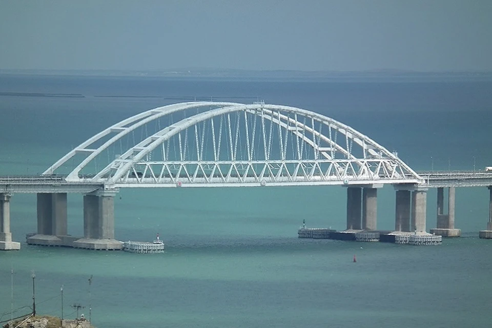 В очереди перед Крымским мостом на Кубани стоят 145 автомобилей