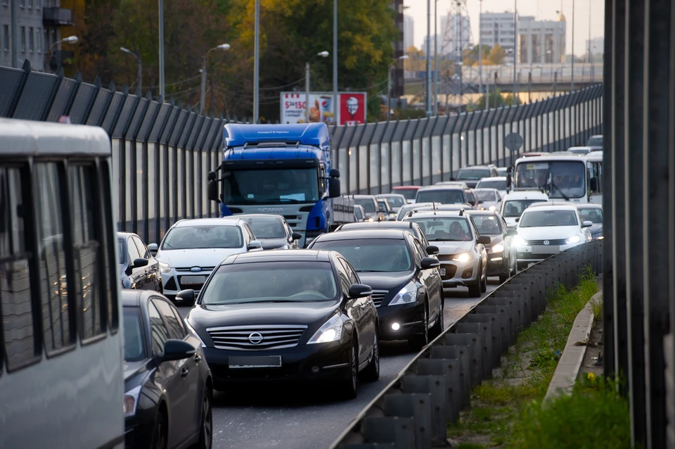 В трех районах Петербурга ограничат автомобильное движение.