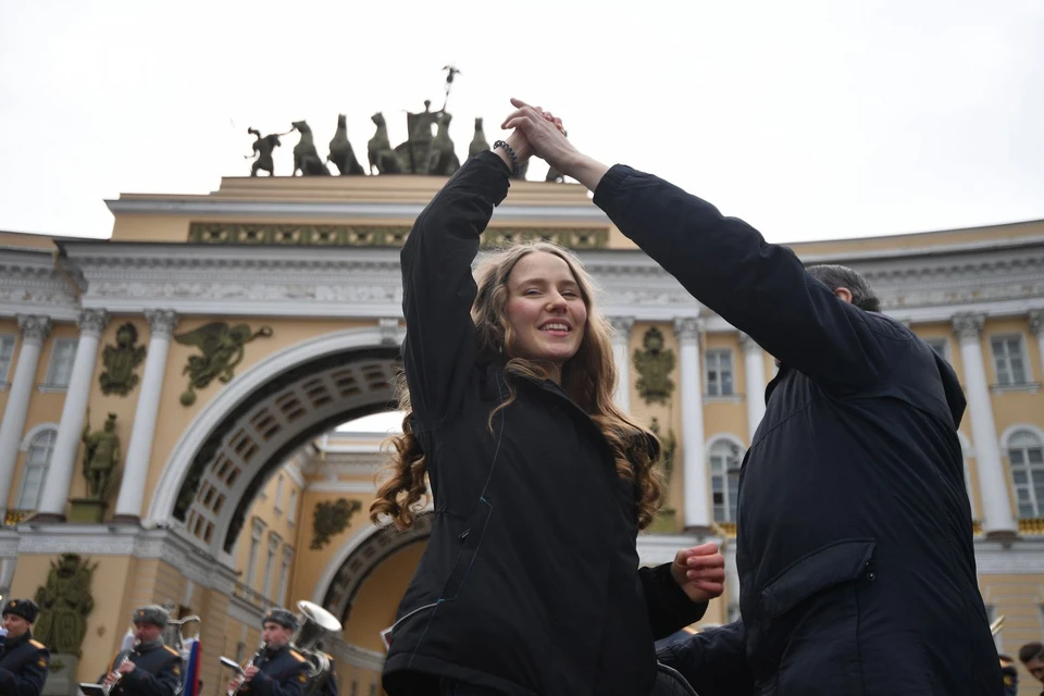 8 марта в Петербурге очень теплое - уже выше +6 градусов по Цельсию.