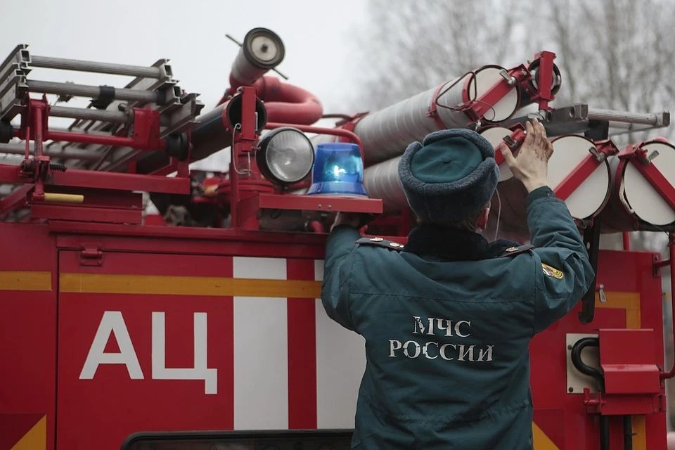 В Соликамске загорелся деревянный дом