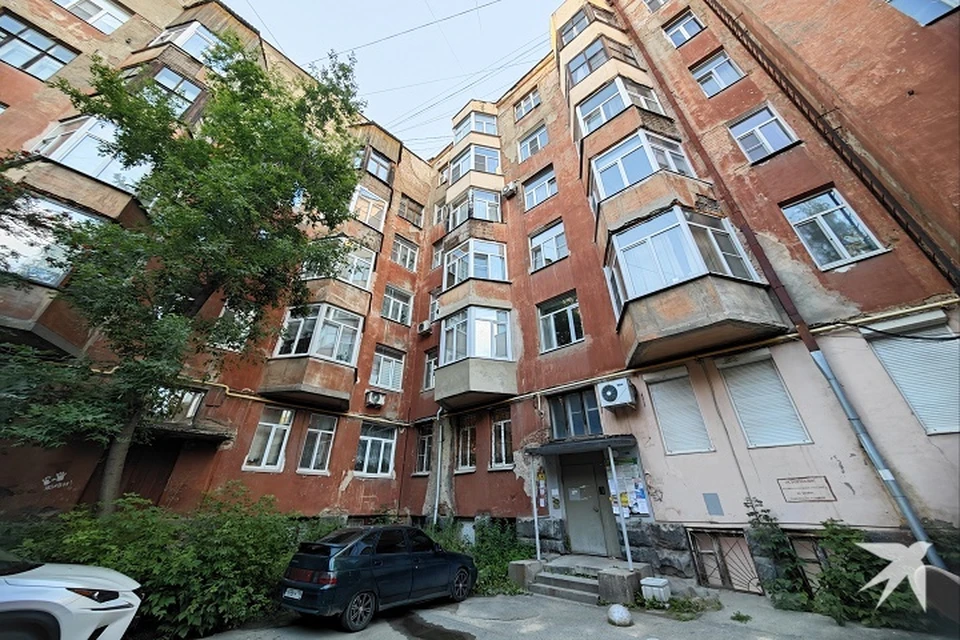 В Екатеринбурге ищут подрядчика, который будет ремонтировать кровлю в корпусах «Городка чекистов»
