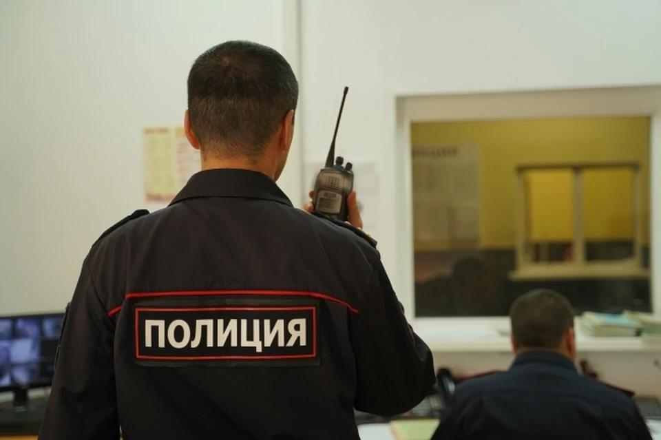 Полиция разыскивает преступников.