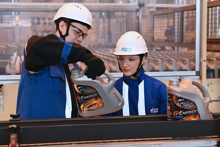 Известная гонщица Ирина Сидоркова высоко оценила производство моторных масел G-Energy в Омске