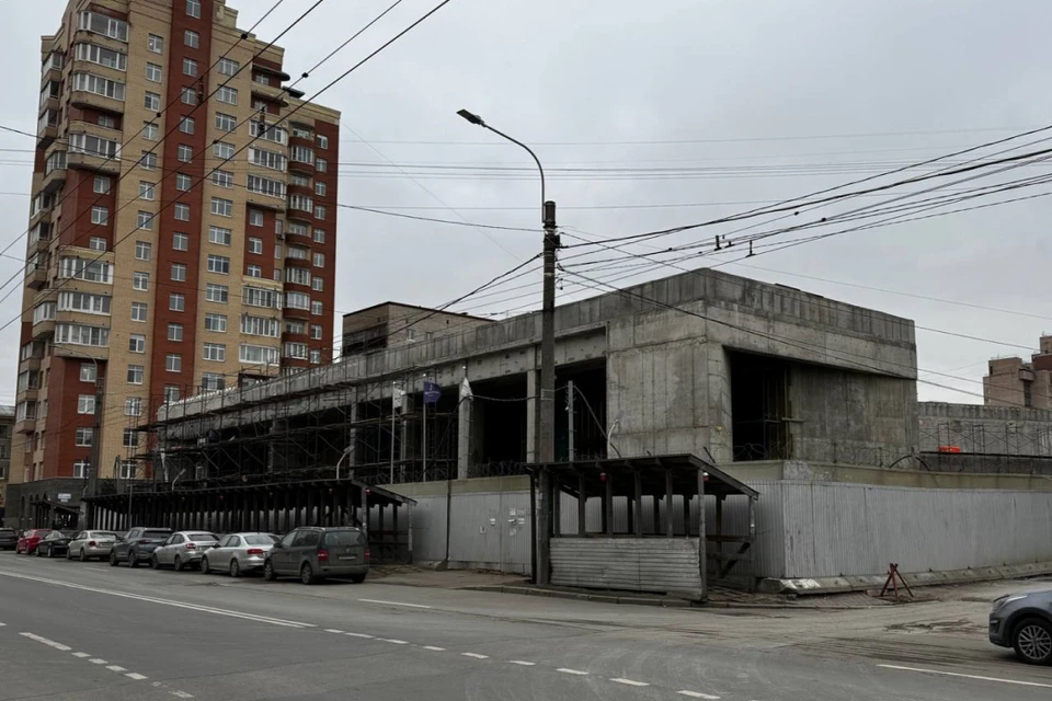 На «Путиловской» начали облицовку фасада вестибюля. Фото: Подземник.
